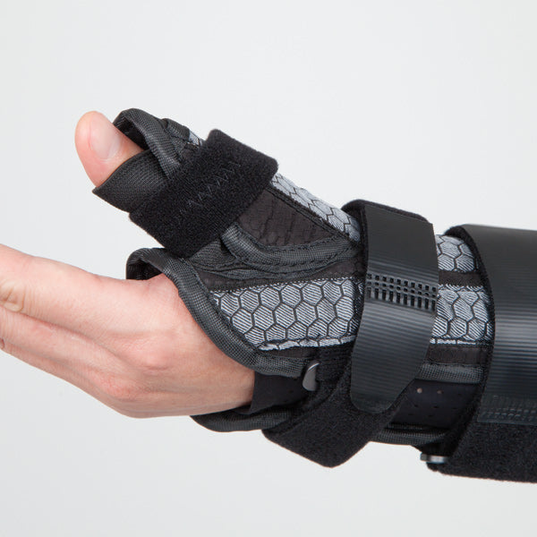 Load image into Gallery viewer, Comfort Cool® Gladiator Wrist &amp; Thumb Orthosis
