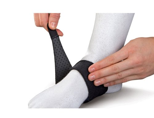 Load image into Gallery viewer, Mueller Arch Support Adjustable Strap - One Size Fits Most - Black
