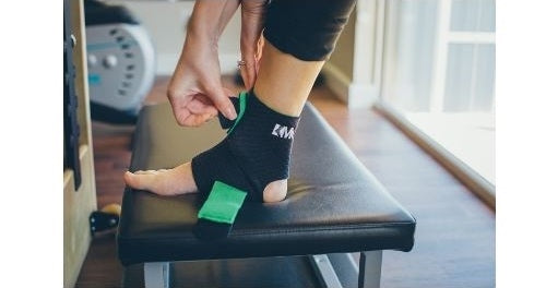 Load image into Gallery viewer, Mueller Adjustable Ankle Support Green Line
